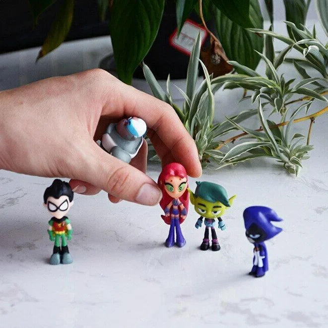 Teen Titans 5-Piece Hand Doll Model Set – Beast Boy, Steel, Spark, Crow & More