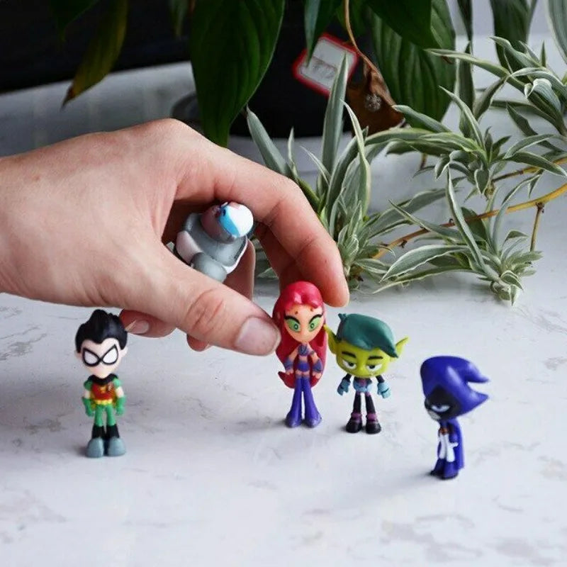 Teen Titans 5-Piece Hand Doll Model Set – Beast Boy, Steel, Spark, Crow & More